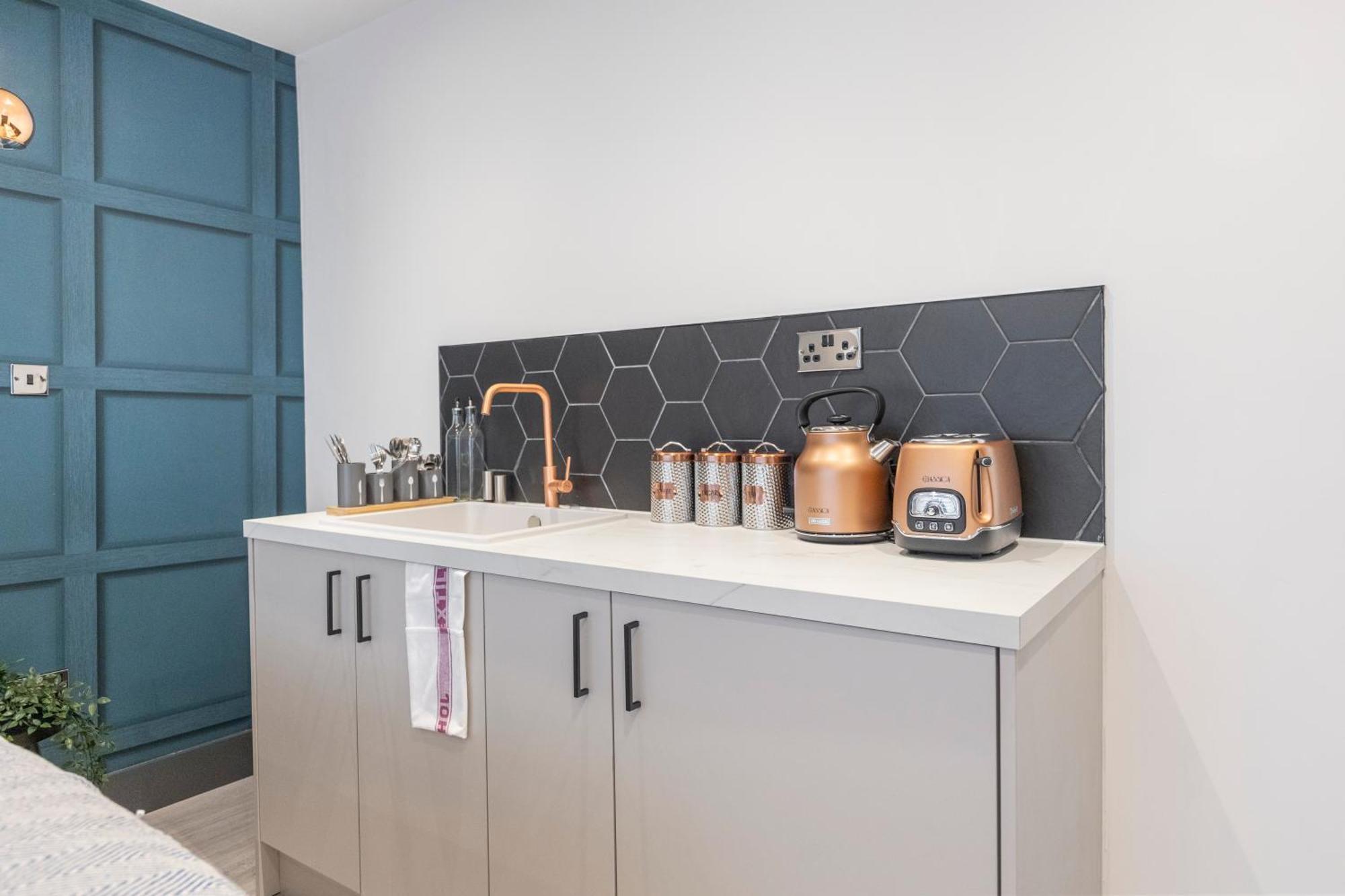 Apartamento Cityscape Charm Vibrant With Kitchenette Londres