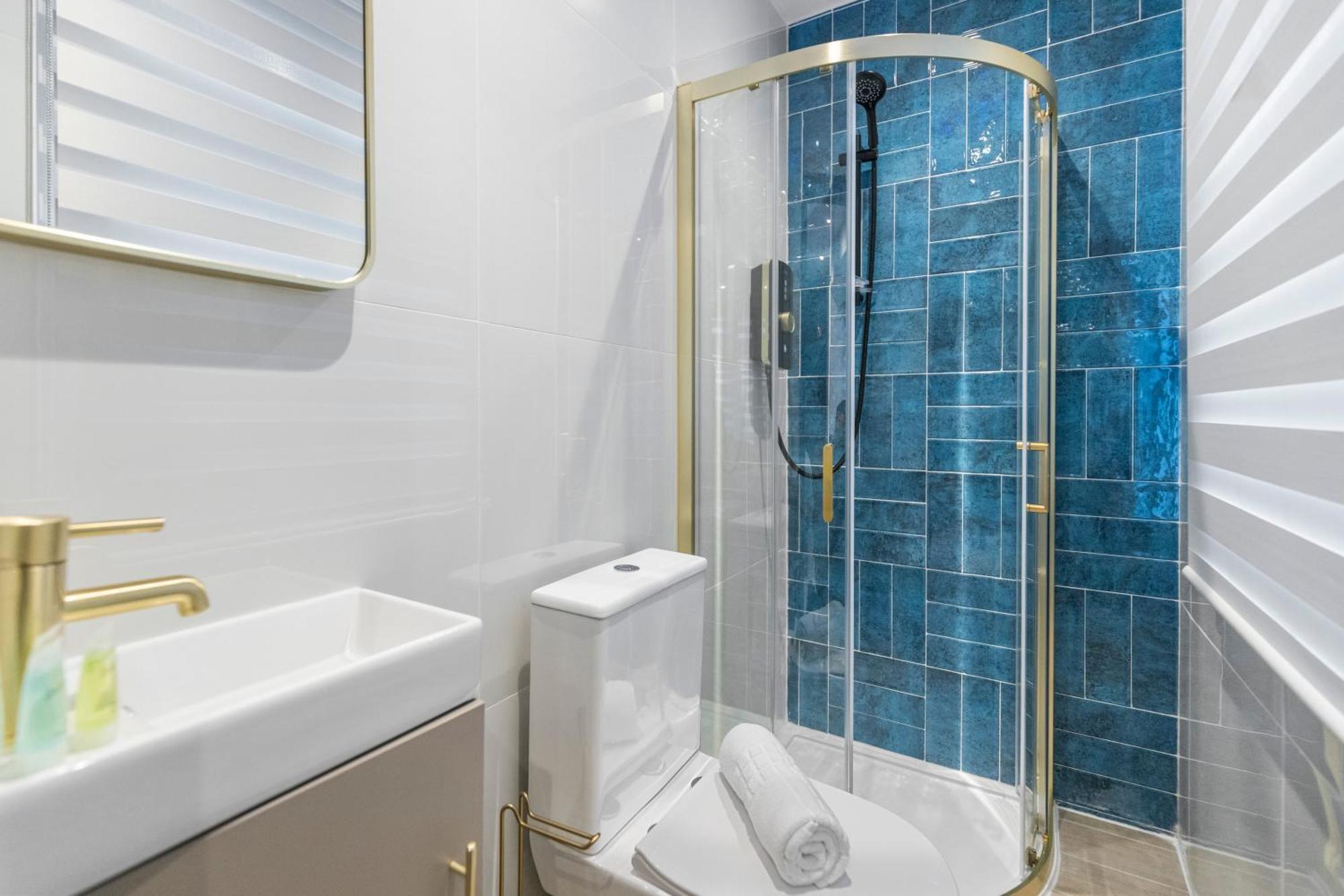 Cityscape Charm Vibrant With Kitchenette Apartment *