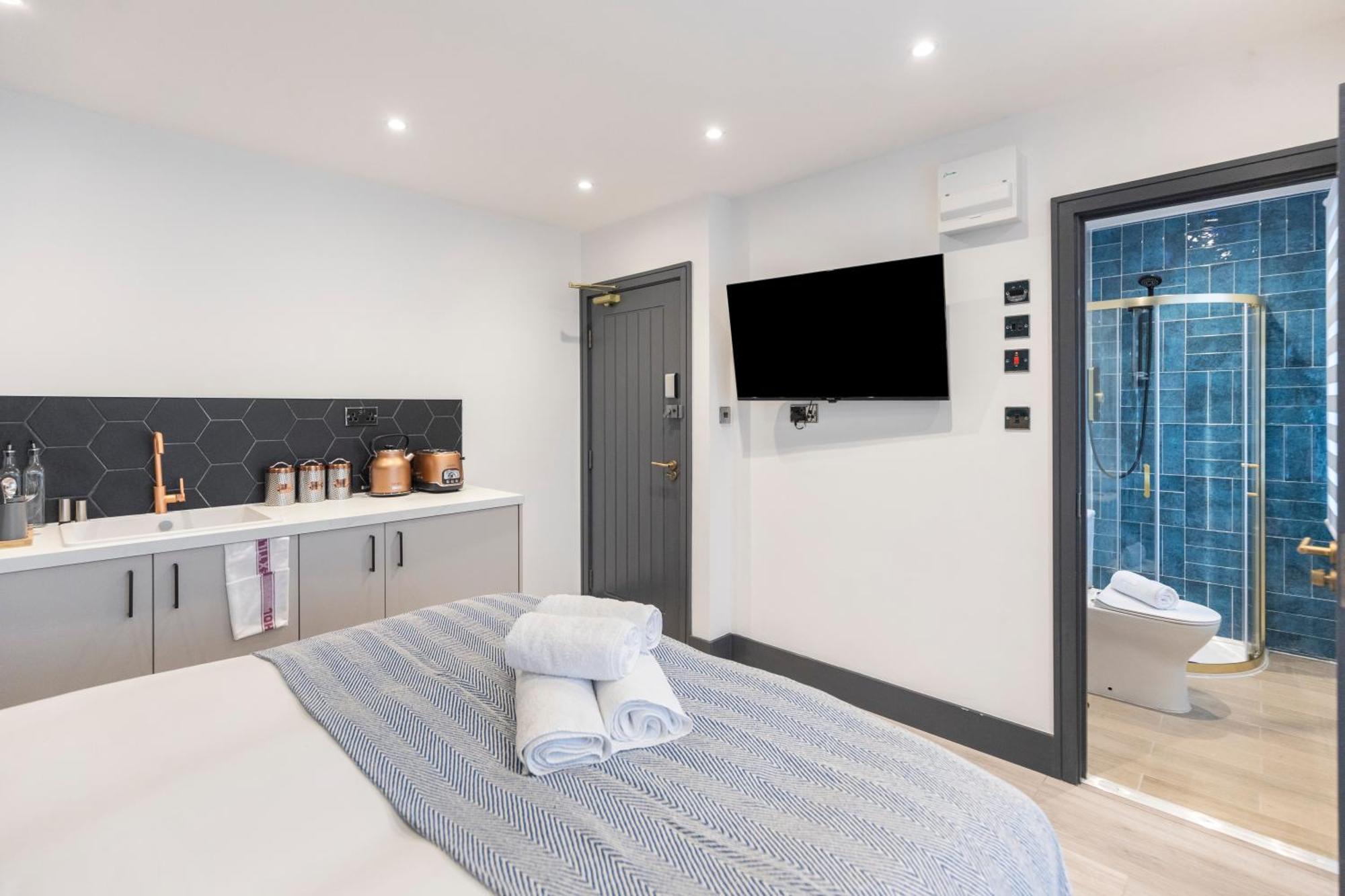 Cityscape Charm Vibrant With Kitchenette Apartamento Londres