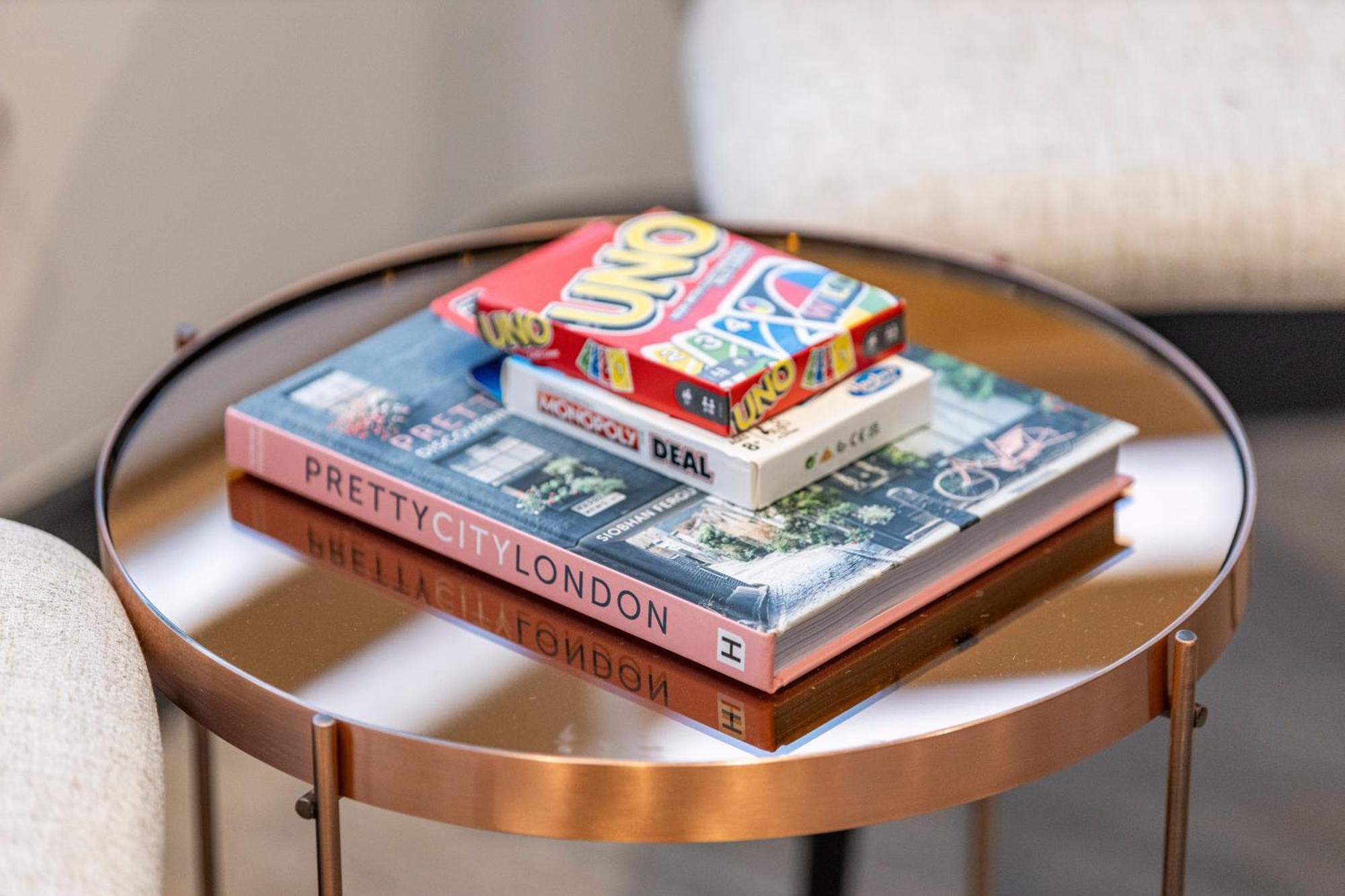 Cityscape Charm Vibrant With Kitchenette * London